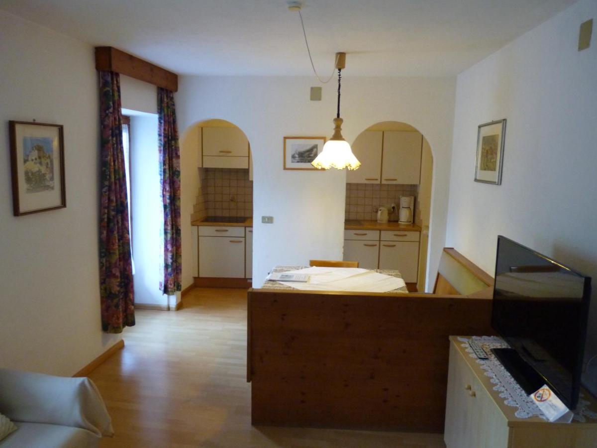 Schlosshof Zu Montani Morter Kültér fotó